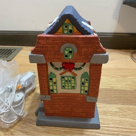 Vintage Christmas Village Lighted Fire House Station Hand Painted Ceramic - Picture 3 of 9